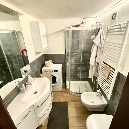 Stella Appartament, In Out In Cervinia Apartment *